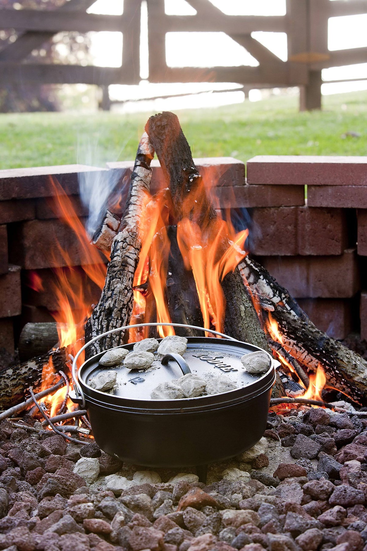 Cast Iron Camp Dutch Oven 6-Quart D98105