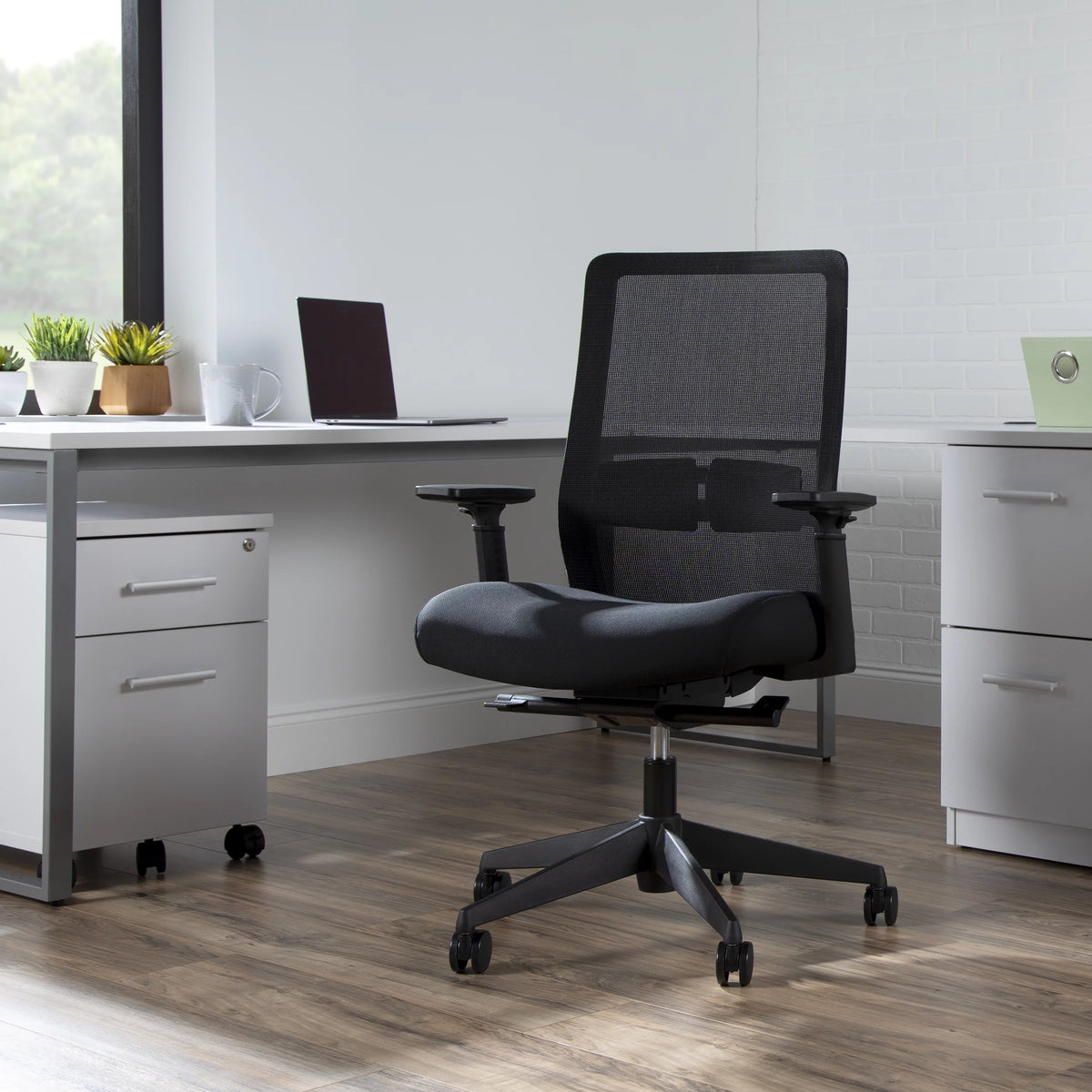Black Task Chair Y3333